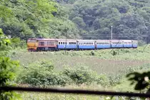 ALS 4153 (Co'Co', de, Alsthom, Bj.1974/75) mit dem ORD 233 (Bangkok - Surin) bei der Einfahrt in den Bf. Hin Lap am 23.August 2010.