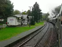 41 1144-9 steht hier mit dem Elstertal Express in Bahrtm�hle, am 25.09.10.