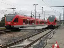 429 029 verlie� am 25.September 2010 als RE 33313 Stralsund-Binz den Bahnhof Lietzow w�hrend rechts der 429 027 als RE 33263 Lietzow-Sassnitz noch warten mu�te bis 429 029 ausgefahren war.