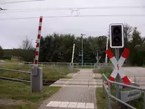 Bahn�bergang extra f�r Fu�g�nger in Teschenhagen.
