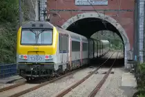IC-Zug Oostende-Eupen f�hrt durch den Tunnel von Trooz (Linie 37). Elektrolok 1360 am Schieben. 25.09.2010