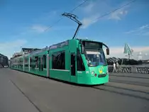 Be 6/8 Combino mit der Betriebsnummer 311 f�hrt �ber die Mittlere Rheinbr�cke Richtung Schiffl�nde. Die Aufnahme stammt vom 13.09.2010.