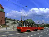 Stra�enbahn Konstal 105 bei der Warschauer Altstadt am 3.8.2010.