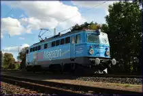 Und da ich wirklich schlecht stand (weil mein Bus in 5 ab fuhr und ich noch zu gehen hatte) hoffe ich das diesse und das andere Bild gefallen als ein einigerma�en gelungenes Bild finden. Zu sehen ist die 1042 520 mit Werbung f�r den Verlag  Gera Mond . 