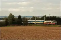W�re er 2 min. eher gekommen  w�re er im Traumlicht gekommen. Naja dann holt ohne. 183 001 mit ALX nach M�nchen. (27.09.2010, K�fering)
