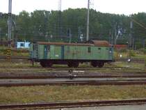 Sch�ner alter dreiachsiger Packwagen, gesehen in Comutov am 30.09.05