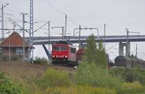 155 122 in Warteposition im Bf Stralsund-R�gendamm am 25.09.2010