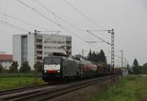 ES 64 F4-090 f�hrt bei recht tr�bem Wetter mit einem gemischtem G�terzug in Richtung Frankfurt/Main.Aufgenommen am 30.09.10 in Lampertheim.