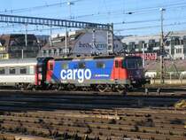 Nachdem die Re 421 379-9 am 9.10.05 mit einem EC aus M�nchen in Z�rich ankam, schob sie ihre Komp. ins Depot.