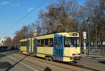 Br�sseler Strassenbahn f�hrt die rue Royale am Park entlang (16. Februar 2010)