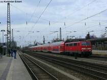 111 123 mit dem M�nchen-Salzburg Express bei der Durchfahrt am Heimeranplatz, 20.03.2010