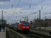 152 129-3 mit einem KLV Sattelauflieger am Heimeranplatz auf der Fahrt richtung �sterreich, 20.03.2010