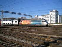 Die Re 460 073 ''DRS 1'' erreichte am 9.10.05 Z�rich mit dem IC 577 nach Chur.
