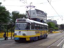 Der  Gl�serne Leipziger  steht an der Interimshaltestelle Neues Rathaus in Leipzig und wartet auf die Weiterfahrt in Richtung Connewitz.