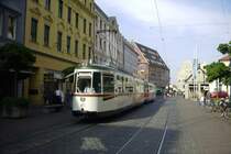 GT4-Nr. 401 auf der Linie 2 Richtung Hauptbahnhof, kurz vorm K�nigsplatz. (2004)