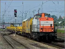 203 163-1 der NBE durchf�hrt am 11.09.2010 mit einem Arbeitzug den Bahnhof von Regensburg. (Jeanny)