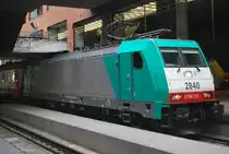 Elektrolok 2840 schleppt den Benelux-Zug (Br�ssel-Amsterdam), hier im untersten Niveau des Antwerpener Bahnhofes (19. August 2010)