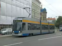 Leipzig: Stra�enbahnlinie nach 4E Reudnitz Riebeckstra�e/St�tteritzer Stra�e an der Haltestelle Reudnitz Breite Stra�e.(25.8.2010)