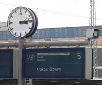  unbestimmt versp�tet  lautete die Auskunft an der Anzeigetafel. Zum Schluss sollte der EC 341  Wawel  den Cottbuser Hbf mit einer Versp�tung von exakt 4 Stunden, bzw 240 Mintuten, in Richtung Polen verlassen. 04.10.2010