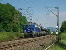 1142 562-6 legt sich vor Wehretal Reichensachsen mit ihrem Autozug in Richtung S�den in die Kurve. Aufgenommen am 07.08.2010.