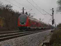 Ein RE nach M�nchen am 31.10.2009 unterwegs bei Haar.
