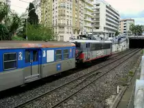 Als der Schnellzug durch war, zeigte sich eine ziemlich ramponierte Nahverkehrs-Kombi. Aber die mit Loks bespannten Z�ge werden mehr und mehr durch moderne E-Triebwagen ersetzt. 31.3.2009 