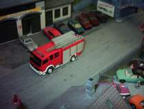 Ein Feuerwehrfahrzeug bef�hrt gerade die Dorfstra�e des MBC Rankweil (2005)