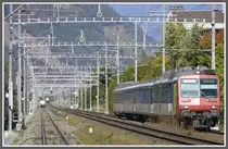G�terzug der RhB Regio 7852 und 7849 von und nach Ziegelbr�cke bei Chur Wiesental (08.10.2010)