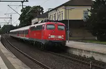 Die 110 500-6, fuhr am 25.09.2010 einen RE von Wolfsburg nach Hannover. Hier f�hrt sie gerade in Lehrte um 18:03 Uhr ab.