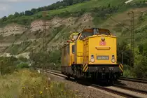 103 302-5 + 711 005-9 bei der Durchfahrt durch Th�ngersheim am 31.07.2010