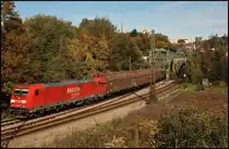 Und auch fast an der Grenze werden wir sie nicht los... 185 250 mit einem VW Zug gen �sterreich am 09.10.10 in Passau. 