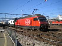 Die Re 460 092-0 ''Fridolin'' verliess am 9.10.05 den HB Z�rich als IR 2346 zum Flughafen Z�rich.