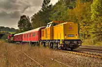 203 305-8 mit einem Kranzug, muss im Bahnhof F�rtha eine Kreuzung abwarten.