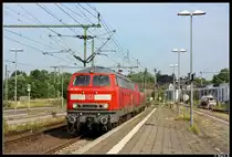 218 369 und 371 dr�cken sich gleich an den IC nach Westerland. Aufgenommen am 10.08.10 im Bahnhof Itzehoe.