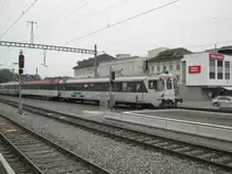 IR VAE 2409 bei Ausfahrt in Wattwil. Wegen des Streckenunterbruchs infolge einer Entgleisung zwischen Schmerikon und Rapperswil, und des erh�hten Verkehrsaufkommens der OLMA in St. Gallen, wurden die VAE zwischen Romanshorn und Schmerikon mit einem zus�tzlichen B verst�rkt (im Bild der zweit letzte Wagen). Normalerweise werden w�hrend der OLMA div. Z�ge mit bis zu vier Wagen (A + 3B) verst�rkt. Dies ist jedoch wegen dem Streckenunterbruch nicht m�glich. Am Nachmittag wurden alle zus�tzlichen B wieder ausgereiht, 09.10.2010.