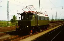 E 04 20 im Jahr 1985 bei Umfahrung eines Sonderzugs im Wendebahnhof.