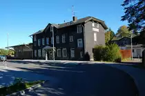 Altes Empfangsgeb�ude Blankenheimer Wald, gesehen von der Stra�enseite. 10.10.2010