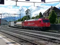 Crossrail - Lok 185 595-6 vor G�terzug im Bahnhof Thun am 10.09.2010