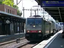 Crossrail - Lok 186 903 vor G�terzug bei der durhfahrt im Bahnhof M�nsingen am 10.09.2010