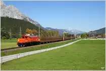 1020 037 der �GEG f�hrt mit dem Planstrom SDZ von Linz-Stahlwerke nach Bischofshofen. 
Stein an der Enns 4.10.2010