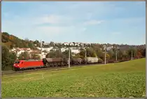 An der neuen Fotostelle angekommen wurden wir von 185 318 mit dem DG 43903 gen Hf �berrascht. (09.10.2010, Ingling)