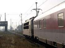 Hier f�hrt 103 235 mit dem IR 2007 am 17. Oktober aus dem Hallenser Hauptbahnhof.