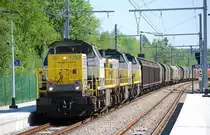 Drei Dieselloks der Reihen 77/78 schleppen einen gemischten G�terzug �ber die Linie 37 in Richtung Deutschland. 10. Mai 2008
