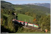 1116.007  SOS-Kinderdorf  f�hrt mit OEC 531  Stadttheater Klagenfurt  von Wien nach Lienz. Aufgenommen bei Eichberg am Semmering, 10.10.(20)10