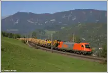 Gestern (10.10.2010) wurde ein RTS-Zug zur �berstellung des MFS Bauzuges nach M�rzzuschlag in Verkehr gesetzt. Dieser arbeitet seit heute an der Gleiserneuerung in M�rz mit. Bei  Bilderbuchwetter  f�hrt RTS 1216.902 mit SGAG 93365 von Ebenfurth nach M�rzzuschlag, unter der sogenannten Apfelwiese nahe Eichberg an zufriedenen Fotografen vorbei. ;-)