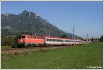 1042.041 mit IC 518 von Graz nach Salzburg, aufgenommen bei Mautern am 10.10.2010.