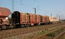 In einem G�terzug sah ich in Gro�korbetha am 10.08.10 diese beiden G�terwagen. Sozusagen ein Vorher-Nachher-Vergleich.