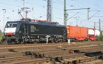 ES 64 F4-282 im Einsatz f�r Kombiverkehr am 11.10.10 in Oberhausen-West