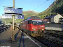 Re 460 088-8 ''Limmat'' am 6.10.10 in Airolo. W�hrend im Norden das sch�ne Wetter auf sich warten liess, zeigte sich das Tessin, auch Sonnenstube der Schweiz genannt, bereits in sch�nster Morgensonne.