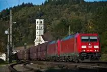 185 366 mit Erzbomber nach Linz am 08.10.10 in Wernstein.